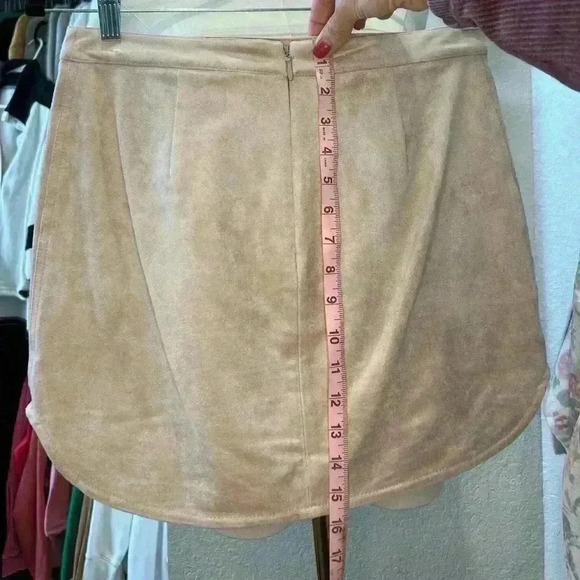 BCBMAXAZRIA Faux Suede Barely Pink Mini Skirt SZ Small Original $178 - Picture 8 of 10